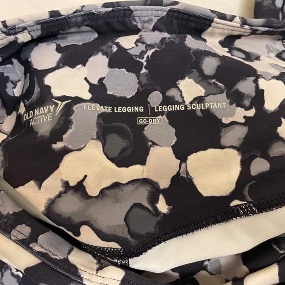 Lululemon Tops and Old Navy Pants Fitness Bundle Small/Med - GUC to EUC! - Picture 7 of 8